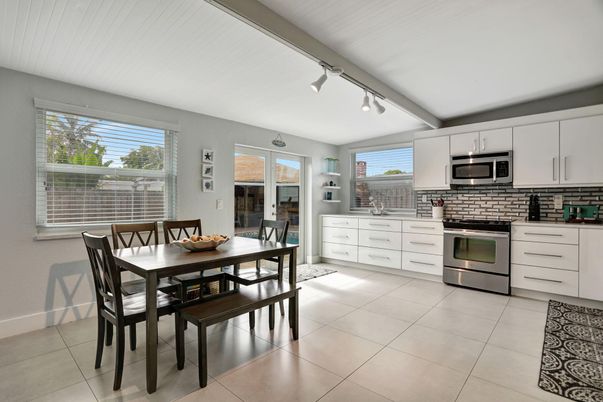 Dining room, Interior, Kitchen, Stainless Steel Appliances