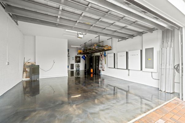 Garage, Interior