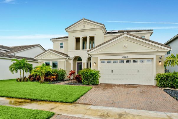 Attached, Exterior, Facade, Mediterranean