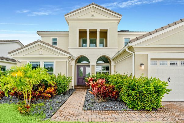 Attached, Exterior, Facade, Mediterranean
