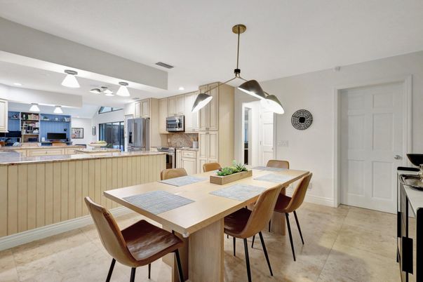 Dining room, Interior, Kitchen, Pendant Lights, Recessed Lighting, Stainless Steel Appliances
