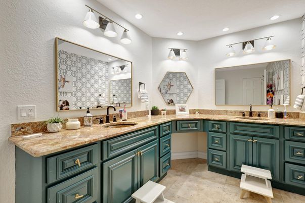 Bathroom, Dual Sink Vanities, Interior, Recessed Lighting