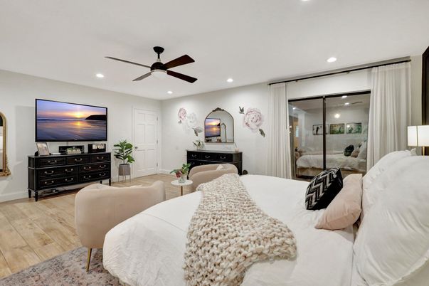Bedroom, Interior, Recessed Lighting, Wood Texture Flooring