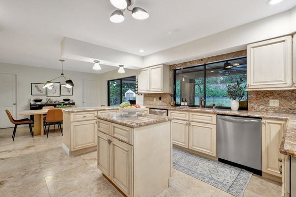 Dining room, Interior, Kitchen, Pendant Lights, Recessed Lighting, Stainless Steel Appliances