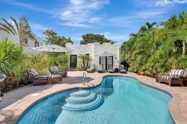 Exterior, Pool
