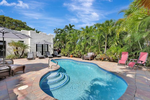 Exterior, Pool