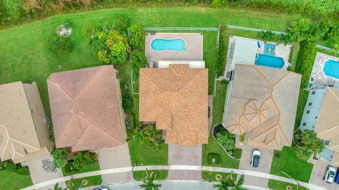 Exterior, Drone