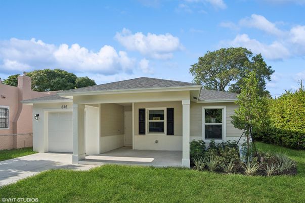 Attached, Exterior, Facade, Ranch