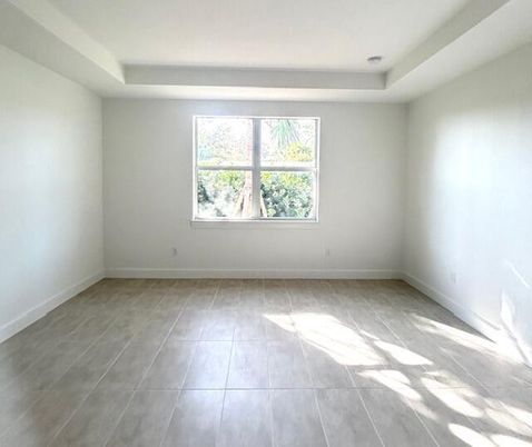 Empty room, Interior