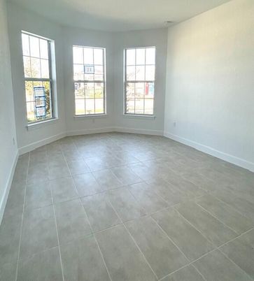Empty room, Interior