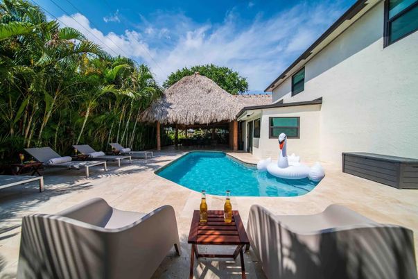 Exterior, Pool