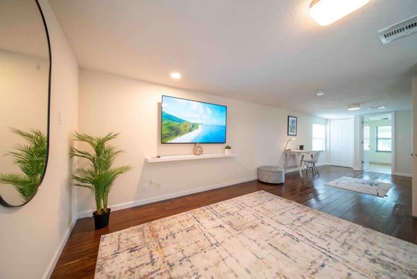 Home Office, Interior, Recessed Lighting, Wood Texture Flooring