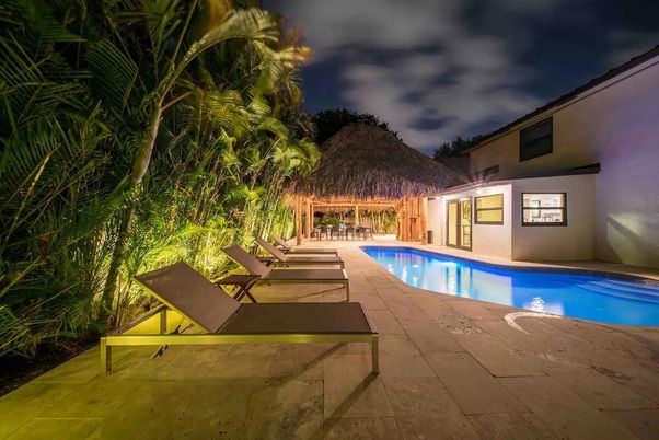 Exterior, Pool