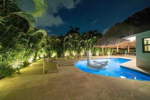 Exterior, Pool