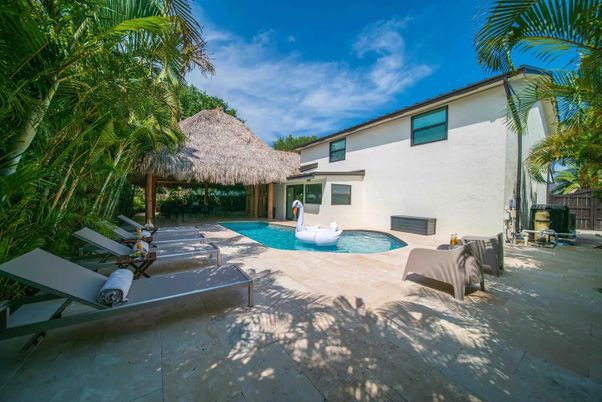 Exterior, Pool
