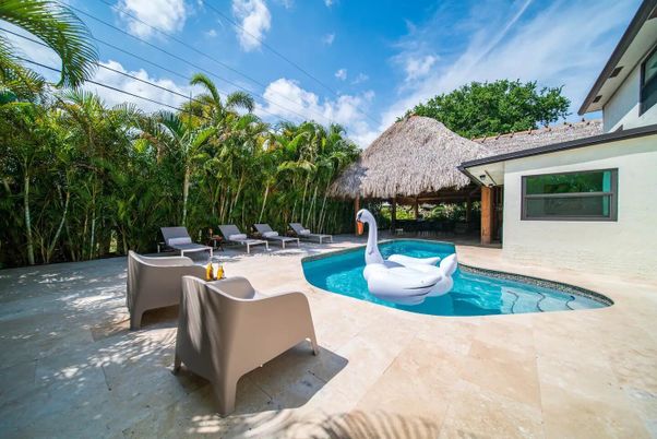 Exterior, Pool