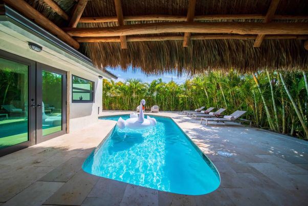 Exterior, Pool
