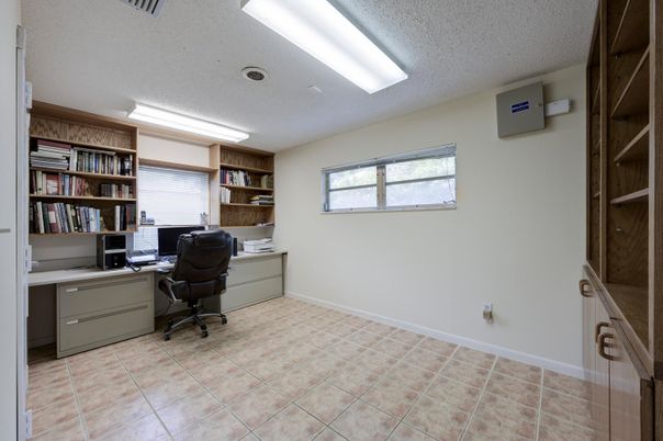 Home Office, Interior