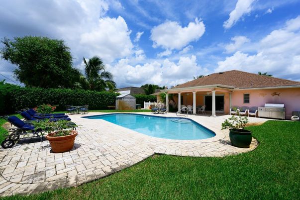Exterior, Pool