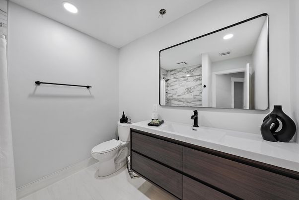 Bathroom, Interior, Marble, Marble Walls, Recessed Lighting