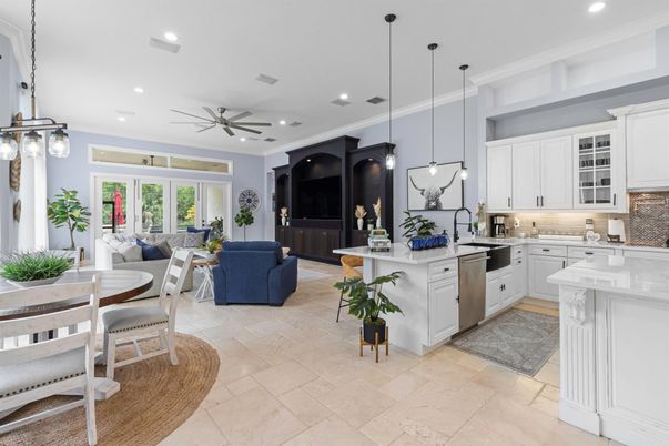 Dining room, Interior, Kitchen, Living room, Pendant Lights, Recessed Lighting, Stainless Steel Appliances