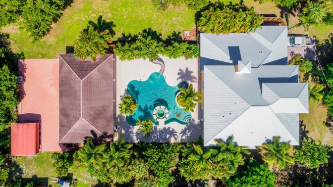 Exterior, Drone
