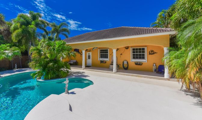 Exterior, Pool