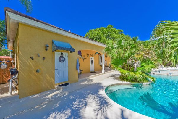 Exterior, Pool