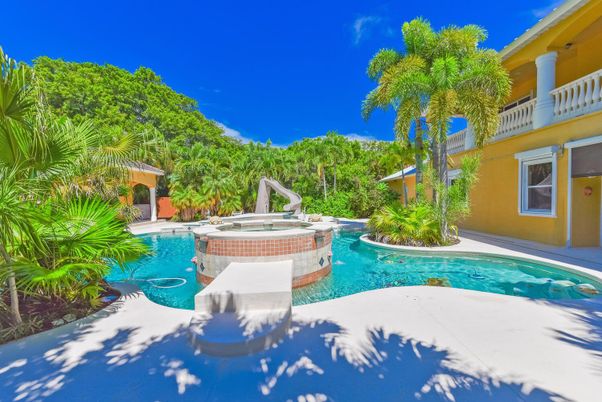 Exterior, Pool