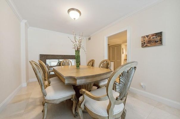Dining room, Interior