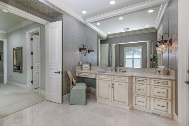 Bathroom, Dual Sink Vanities, Interior, Recessed Lighting