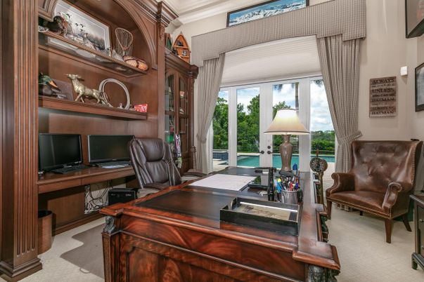 Home Office, Interior