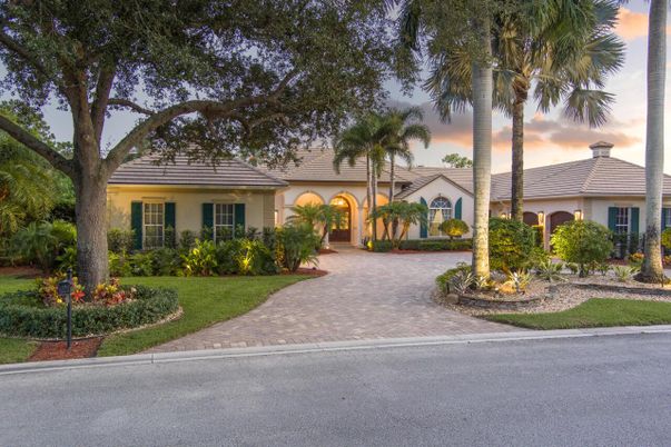 Backyard, Exterior, Facade, Ranch