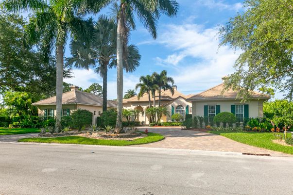 Backyard, Exterior, Facade, Ranch