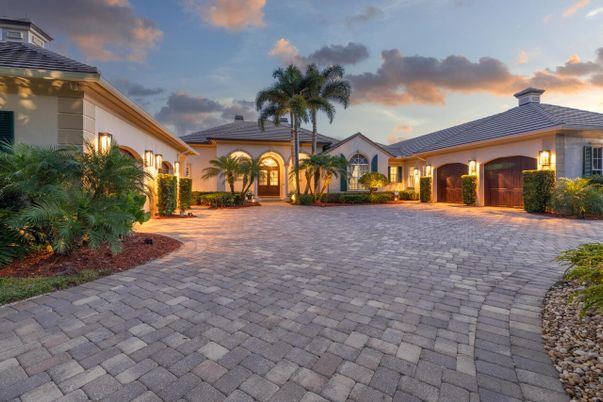Backyard, Exterior, Facade, Ranch