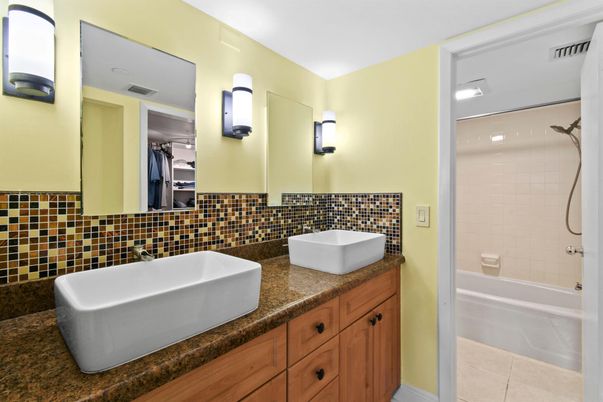 Bathroom, Dual Sink Vanities, Interior