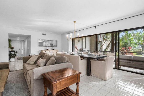 Chandelier, Dining room, Interior, Living room, Pendant Lights