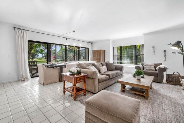 Dining room, Interior, Living room, Pendant Lights