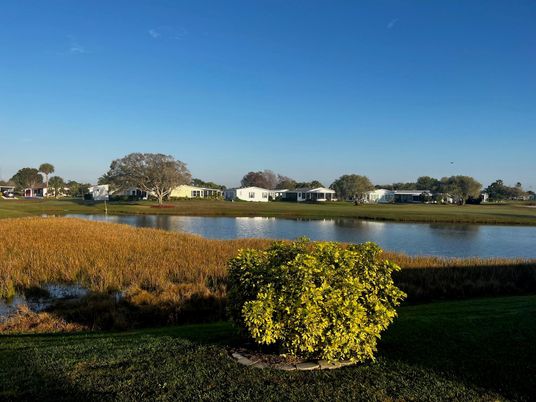 Exterior, Lake
