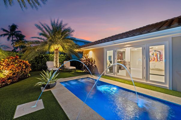 Exterior, Pool