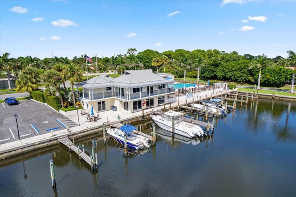 Exterior, Lake