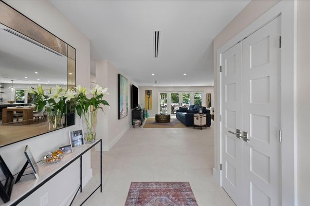 Interior, Living room, Pendant Lights, Recessed Lighting