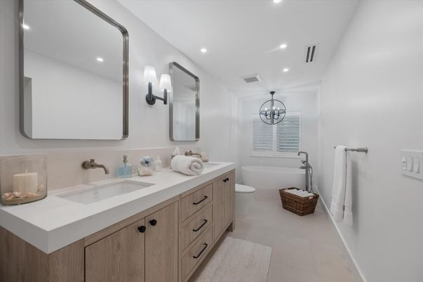 Bathroom, Dual Sink Vanities, Free Standing Baths, Interior, Recessed Lighting