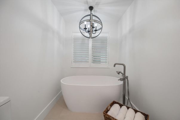 Bathroom, Free Standing Baths, Interior, Pendant Lights