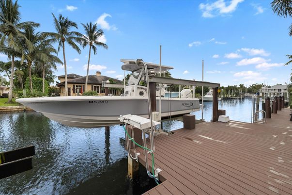 Exterior, Lake