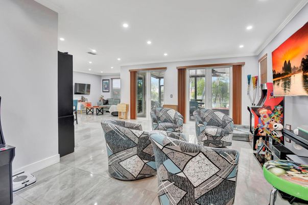 Dining room, Interior, Living room, Recessed Lighting