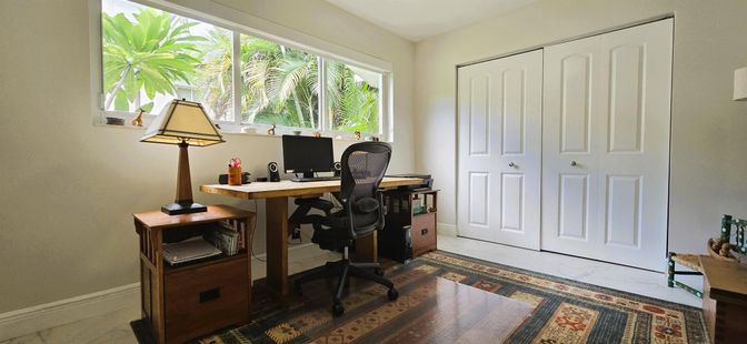 Home Office, Interior