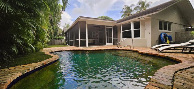 Exterior, Pool