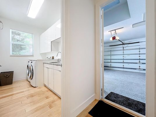 Interior, Washer, Wood Texture Flooring