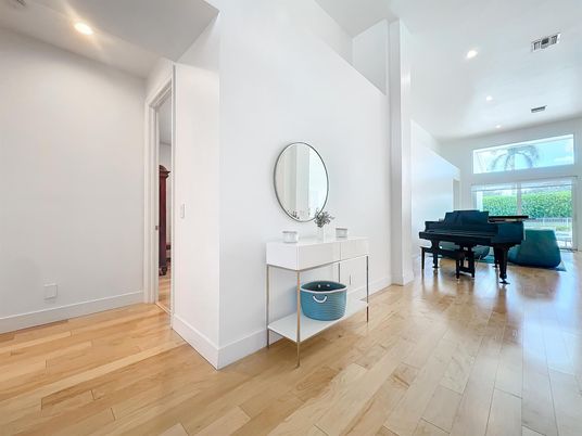 Interior, Piano, Recessed Lighting, Wood Texture Flooring